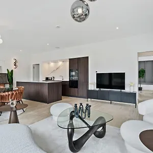  Apartment Elegant 2br With Balcony In Heart Of
