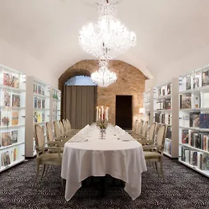 5* Hotel Le Place D'armes - Relais & Chateaux